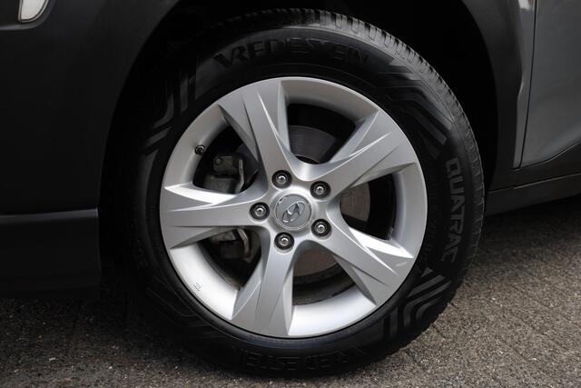 Hyundai Kona 1.0 T-GDI Comfort CARPLAY CAMERA STOEL/STUURVERW. HILL-HOLD DAB CRUISE CLIMA KRELL-AUDIO NAVI PDC LMV ALL-SEASONS