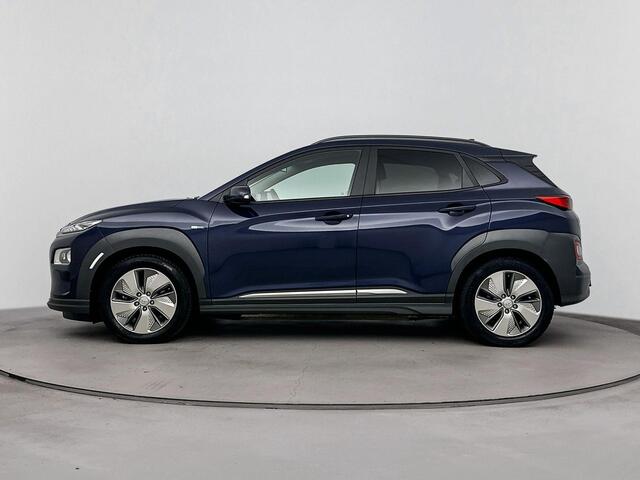 Hyundai Kona EV Premium 64 kWh Trekhaak | 3-Fase | Lederen Bekleding | Navigatie
