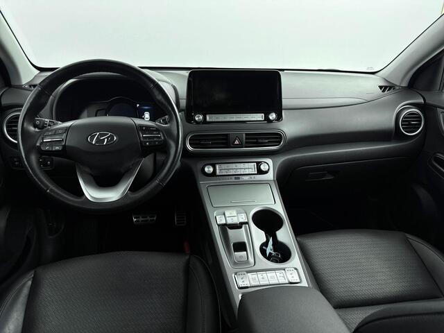 Hyundai Kona EV Premium 64 kWh Trekhaak | 3-Fase | Lederen Bekleding | Navigatie