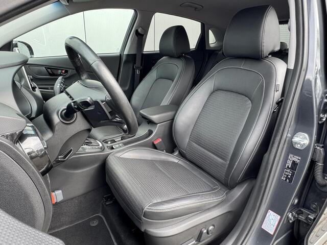 Hyundai Kona 1.6 GDI HEV Premium / Leder / Elek. Bedienbare Voorstoelen / Stoel- & Stuurverwarming / Stoelverkoeling / KRELL Audio / NL Auto / 18 Inch Zwart Licht Metalen Velgen / Trekhaak 1.300 KG Trekgewicht / Led Verlichting /