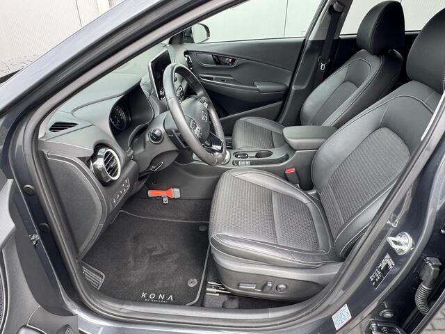 Hyundai Kona 1.6 GDI HEV Premium / Leder / Elek. Bedienbare Voorstoelen / Stoel- & Stuurverwarming / Stoelverkoeling / KRELL Audio / NL Auto / 18 Inch Zwart Licht Metalen Velgen / Trekhaak 1.300 KG Trekgewicht / Led Verlichting /