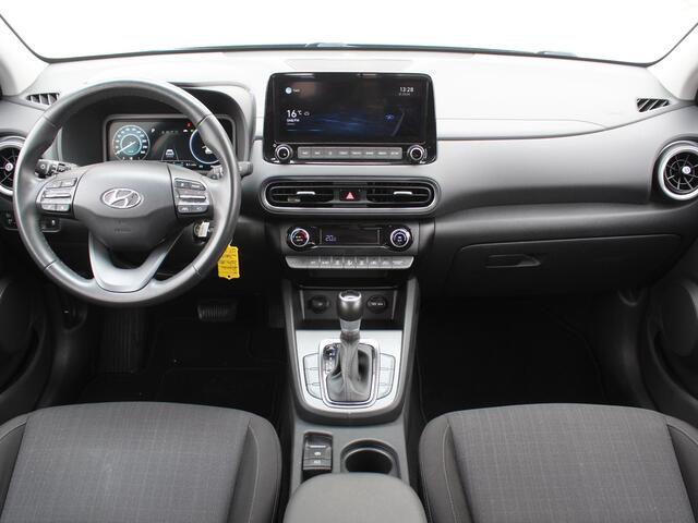 Hyundai Kona 1.6 GDI HEV Comfort Smart Automaat / Facelift model / Dealer Onderhouden / Navigatie + Apple Carplay & Android Auto / Achteruitrijcamera / LMV / Cruise Control / Airco Climate Control /