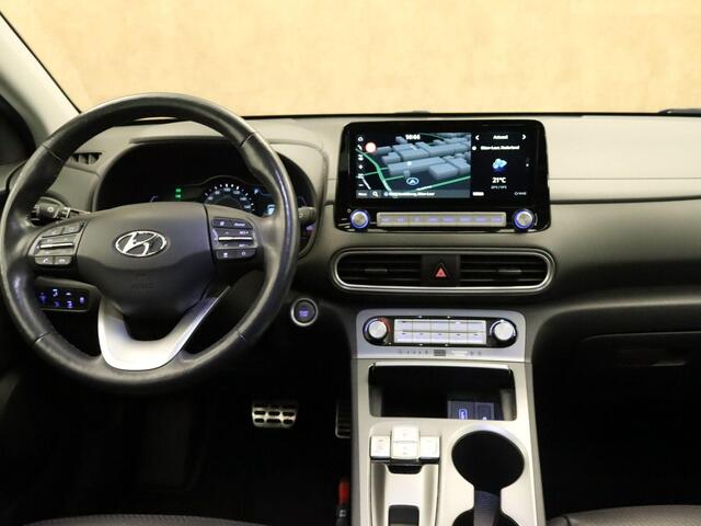 Hyundai Kona EV Premium 64 kWh SOH 96.7%! - ORIGINEEL NEDERLANDSE AUTO - TREKHAAK - STOELVENTILATIE/STOELVERWARMING VOORZIJDE - ADAPTIEVE CRUISE CONTROL - DODEHOEKDETECTIE - PANORAMADAK - VOORSTOELEN ELEKTRISCH VERSTELBAAR - CLIMATE CONTROL - PARKEERSENSOREN VOOR + AC