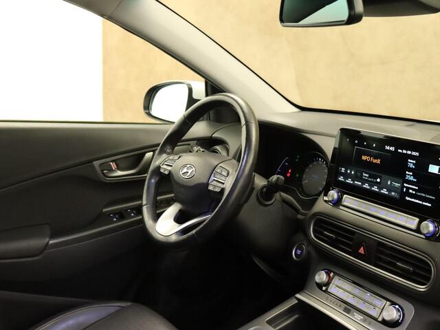 Hyundai Kona EV Premium 64 kWh SOH 96.7%! - ORIGINEEL NEDERLANDSE AUTO - TREKHAAK - STOELVENTILATIE/STOELVERWARMING VOORZIJDE - ADAPTIEVE CRUISE CONTROL - DODEHOEKDETECTIE - PANORAMADAK - VOORSTOELEN ELEKTRISCH VERSTELBAAR - CLIMATE CONTROL - PARKEERSENSOREN VOOR + AC