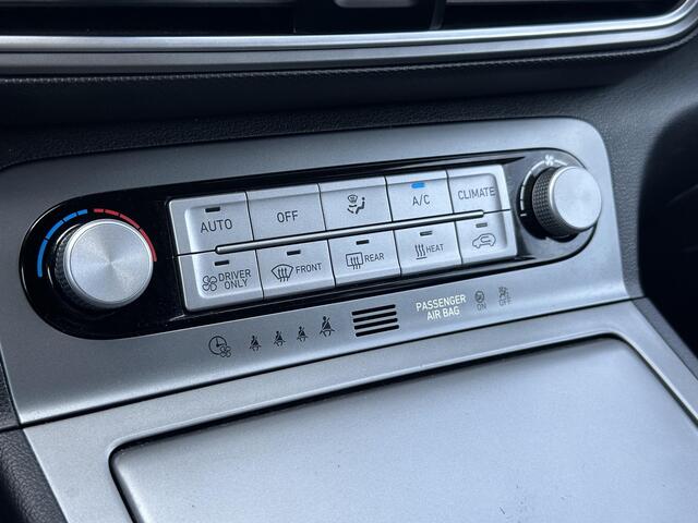 Hyundai Kona EV Fashion 64 kWh Navigatie / Cruise control / Camera / Apple carplay - Android auto / Parkeersensoren / Vierseizoensbanden