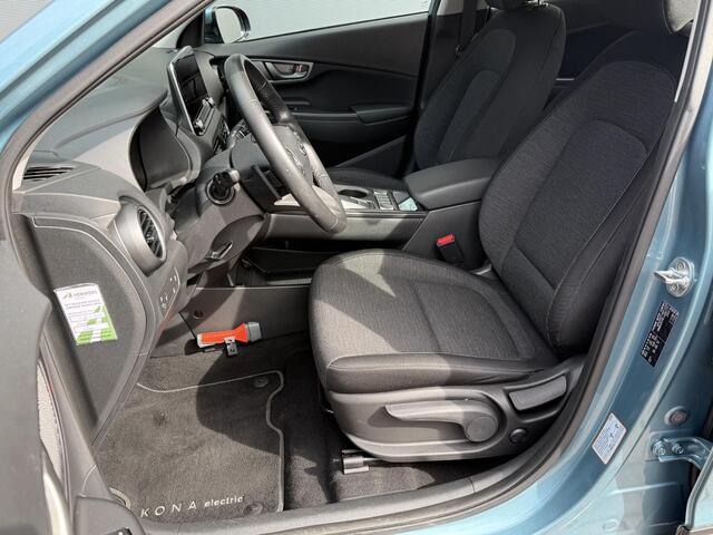 Hyundai Kona EV Comfort 39 kWh / Eerste Eigenaar / 3 Fase Laden / 100% SOH / Adaptive Cruise / Achteruitrij Camera / Navigatie / Keyless /