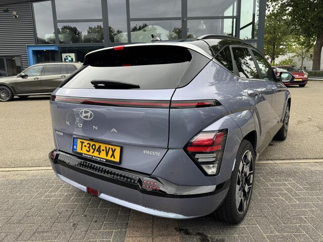 Hyundai Kona Electric Premium Sky 65.4 kWh VAN: 37.900,- VOOR: 35.770,- UW HERFSTVOORDEEL: 2.130,- EURO | NIEUW 51.500,-EURO! | ORIG. NL.| DEALER ONDERHOUDEN