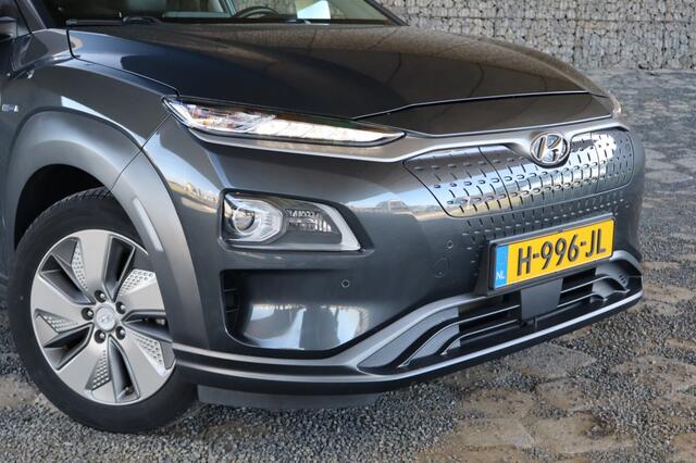 Hyundai Kona EV Premium 64 kWh | Geen import | Leer | Head Up Display | Warmt