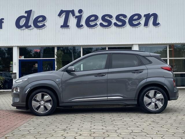 Hyundai Kona EV Premium 64 kWh 204PK SOH 100%, Trekhaak, Head up, Rijklaar met beurt & garantie!