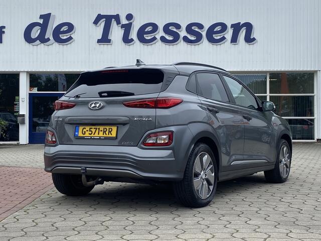 Hyundai Kona EV Premium 64 kWh 204PK SOH 100%, Trekhaak, Head up, Rijklaar met beurt & garantie!