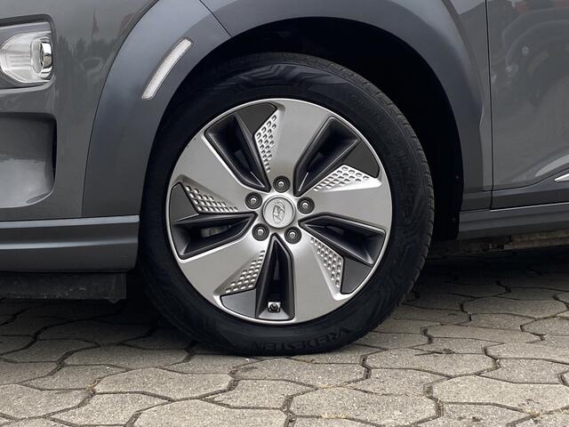 Hyundai Kona EV Premium 64 kWh 204PK SOH 100%, Trekhaak, Head up, Rijklaar met beurt & garantie!