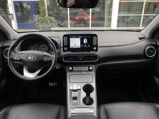 Hyundai Kona EV Premium 64 kWh 204PK SOH 100%, Trekhaak, Head up, Rijklaar met beurt & garantie!
