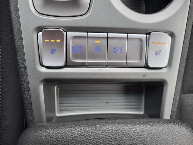 Hyundai Kona EV Comfort 64 kWh / 3 Fasen Laden /CCS Snelladen / WLTP bereik 484 km / Dealer onderhouden / Apple Carplay / Android Auto / Camera / Kreil audio / DAB / Stuur-, en voorstoelverwarming