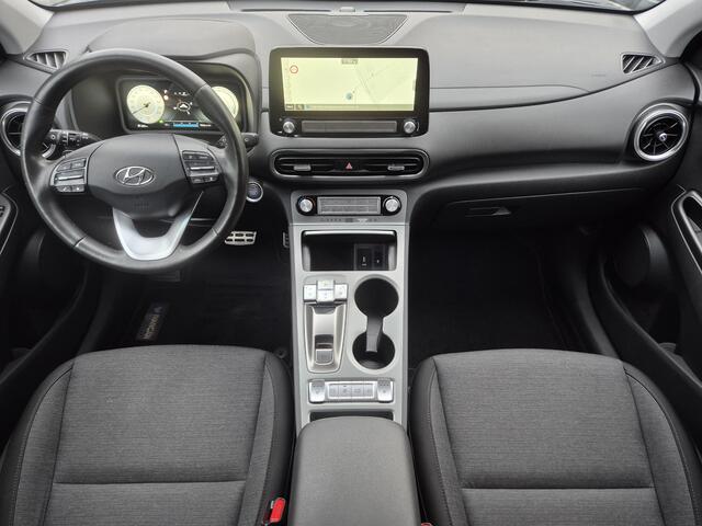 Hyundai Kona EV Business 64 kWh Automaat / Apple Carplay Android Auto / Allseason banden / Stuur-, en Stoelverwarming / WLTP bereik 484 km stad bereik 660 km / Achteruitrijcamera / Keyless Entry/Start /