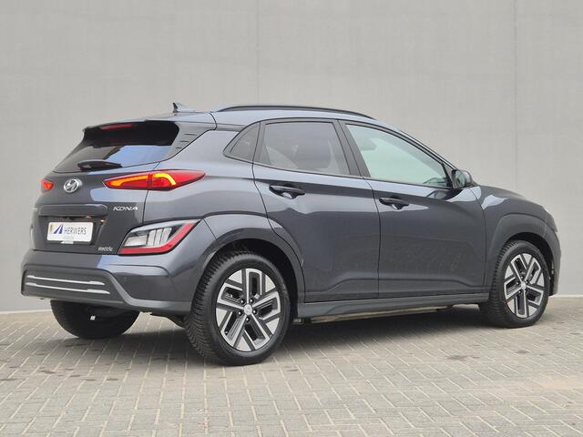 Hyundai Kona EV Business 64 kWh Automaat / Apple Carplay Android Auto / Allseason banden / Stuur-, en Stoelverwarming / WLTP bereik 484 km stad bereik 660 km / Achteruitrijcamera / Keyless Entry/Start /