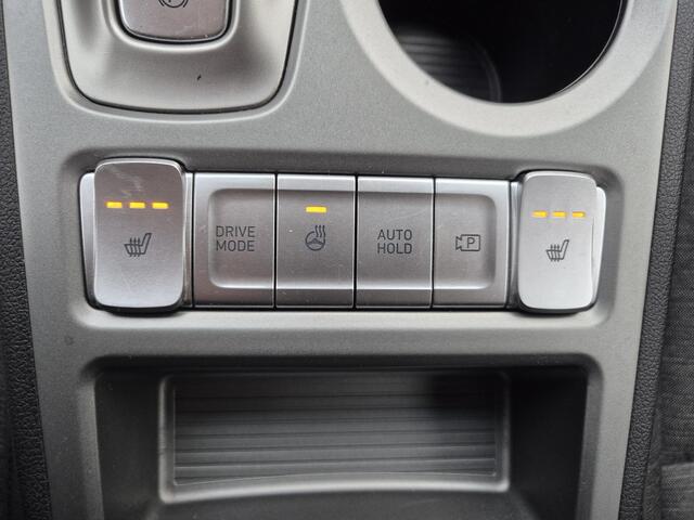 Hyundai Kona EV Business 64 kWh Automaat / Apple Carplay Android Auto / Allseason banden / Stuur-, en Stoelverwarming / WLTP bereik 484 km stad bereik 660 km / Achteruitrijcamera / Keyless Entry/Start /