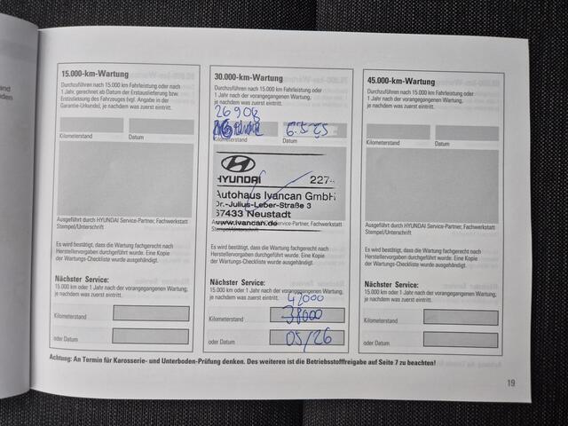 Hyundai Kona EV Business 64 kWh Automaat / Apple Carplay Android Auto / Allseason banden / Stuur-, en Stoelverwarming / WLTP bereik 484 km stad bereik 660 km / Achteruitrijcamera / Keyless Entry/Start /
