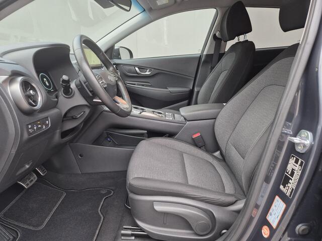 Hyundai Kona EV Business 64 kWh Automaat / Apple Carplay Android Auto / Allseason banden / Stuur-, en Stoelverwarming / WLTP bereik 484 km stad bereik 660 km / Achteruitrijcamera / Keyless Entry/Start /