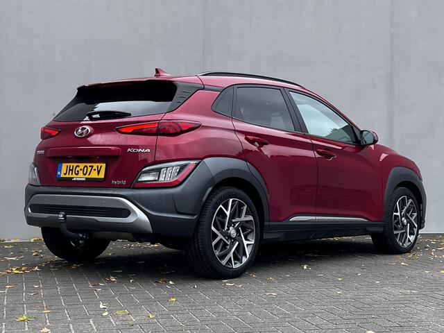 Hyundai Kona 1.6 GDI HEV Premium / 1.300 kg Afn. trekhaak / Dealer onderhouden / HUD / Adapt. CC / Stuur- en stoelverwarming / Stoelventilatie / Navigatie / Achteruitrijcamera / Apple Carplay Android / 18" LM wielen /