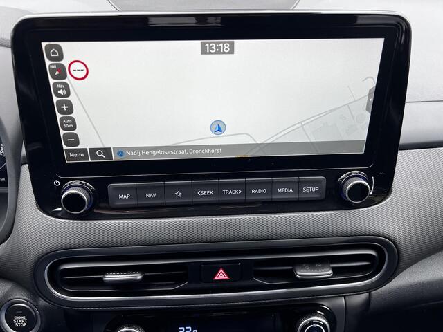 Hyundai Kona 1.6 GDI HEV Premium / 1.300 kg Afn. trekhaak / Dealer onderhouden / HUD / Adapt. CC / Stuur- en stoelverwarming / Stoelventilatie / Navigatie / Achteruitrijcamera / Apple Carplay Android / 18" LM wielen /