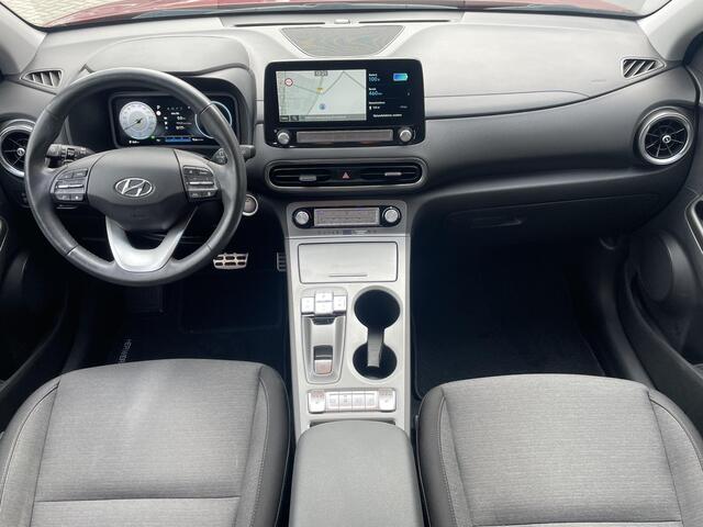 Hyundai Kona EV Comfort Smart 64 kWh / 3 fase laden / CCS laden / All-Season banden / Apple carplay/Android auto / Navigatie / Achteruitrijcamera / Stoelverwarming / Stuurverwarming / Krell audio