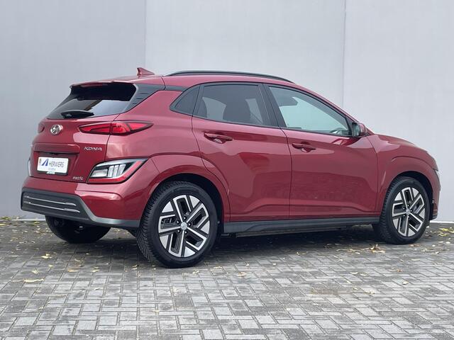Hyundai Kona EV Comfort Smart 64 kWh / 3 fase laden / CCS laden / All-Season banden / Apple carplay/Android auto / Navigatie / Achteruitrijcamera / Stoelverwarming / Stuurverwarming / Krell audio