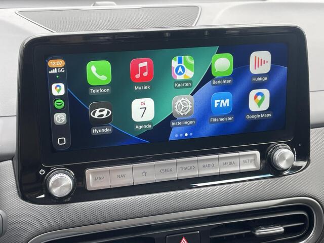Hyundai Kona EV Comfort Smart 64 kWh / 3 fase laden / CCS laden / All-Season banden / Apple carplay/Android auto / Navigatie / Achteruitrijcamera / Stoelverwarming / Stuurverwarming / Krell audio