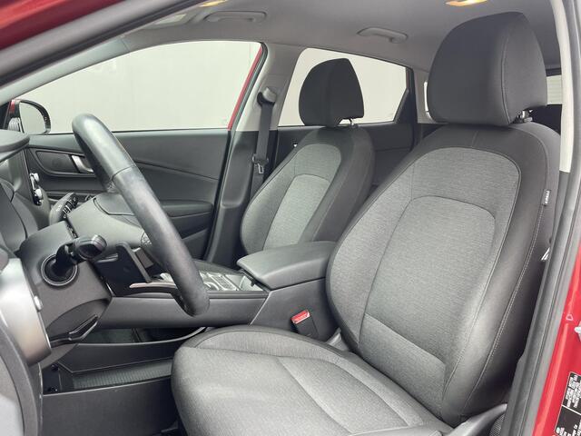 Hyundai Kona EV Comfort Smart 64 kWh / 3 fase laden / CCS laden / All-Season banden / Apple carplay/Android auto / Navigatie / Achteruitrijcamera / Stoelverwarming / Stuurverwarming / Krell audio