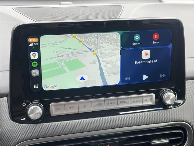 Hyundai Kona EV Comfort Smart 64 kWh / 3 fase laden / CCS laden / All-Season banden / Apple carplay/Android auto / Navigatie / Achteruitrijcamera / Stoelverwarming / Stuurverwarming / Krell audio