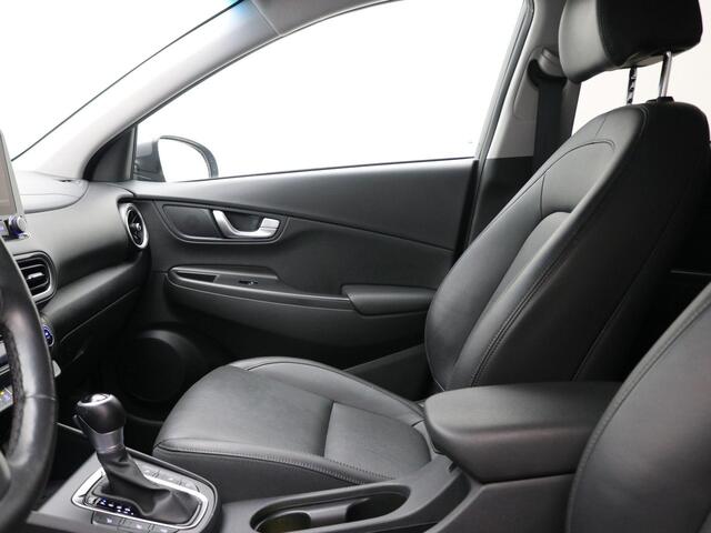 Hyundai Kona 1.6 GDI HEV Premium / Dealeronderhouden / 1ste Eigenaar / Trekhaak / 1300 kg Trekgewicht / Stoel en Stuurverwarming / Apple Carplay / Navigatie / HUD Display / NL Auto /