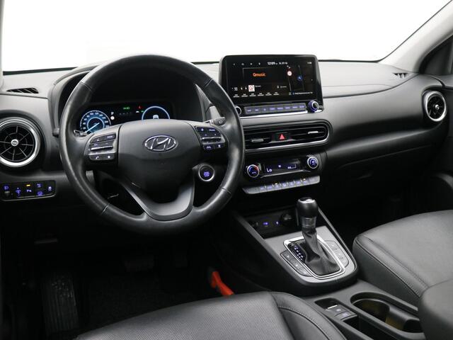 Hyundai Kona 1.6 GDI HEV Premium / Dealeronderhouden / 1ste Eigenaar / Trekhaak / 1300 kg Trekgewicht / Stoel en Stuurverwarming / Apple Carplay / Navigatie / HUD Display / NL Auto /