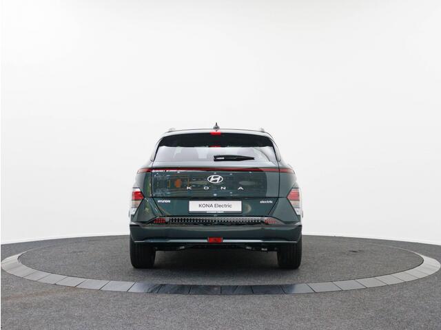 Hyundai Kona 64,8 kWh Pure Edition | Navigatie | Parkeer Sensoren |