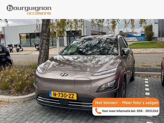 Hyundai Kona EV Fashion 64 kWh 204 Pk | Trekhaak | LED | Head-up | Carplay | Adaptive Cruise | Climate Control | Navigatiesysteem | Camera | 17 Inch