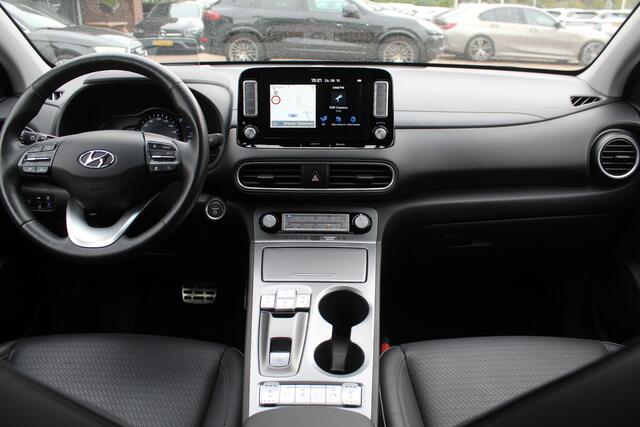 Hyundai Kona EV Premium 64 kWh / Camera / Leder / Head-up / 18'' / Navigatie / Stuur+Stoelverwarming / Keyless / KRELL Audio / DAB / ACC