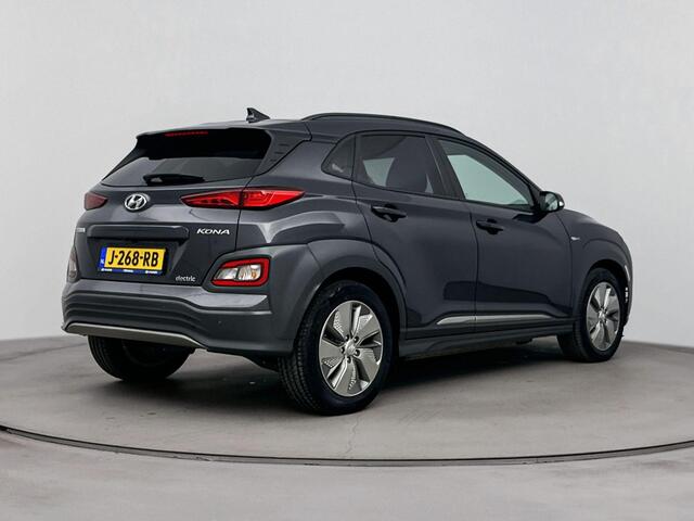 Hyundai Kona EV Fashion 64 kWh | Dodehoek detectie | Parkeersensoren achter en Camera | Warmtepomp | Soh 96,6% |
