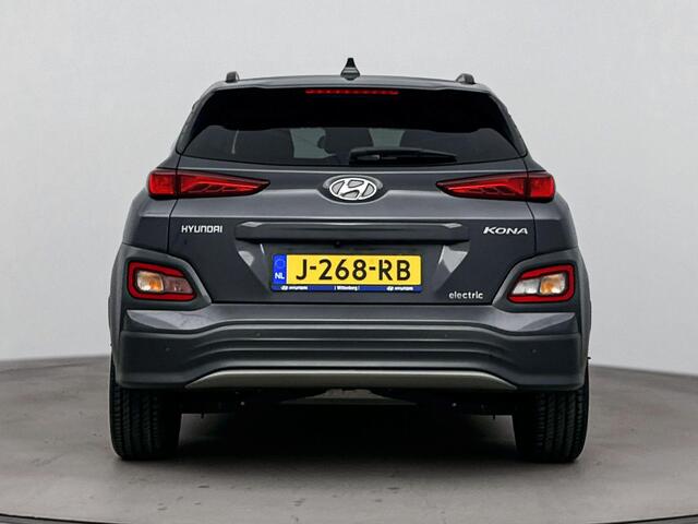 Hyundai Kona EV Fashion 64 kWh | Dodehoek detectie | Parkeersensoren achter en Camera | Warmtepomp | Soh 96,6% |