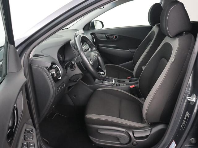 Hyundai Kona 1.6 GDI HEV Fashion Sky | Schuifdak | Adaptive cruise | Carplay | Camera | Head-Up | Keyless | Navigatie | Climate control | Bluetooth