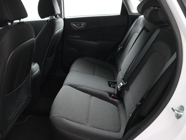 Hyundai Kona EV Premium 64 kWh SoH 96,6%! | ACC | Camera | Navigatie!