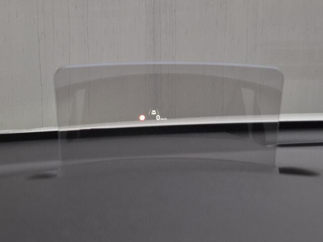 Hyundai Kona EV Fashion 64 kWh Automaat / Accu SOH 100% / Fabrieksgarantie tot 09-2026 / Dealer onderhouden / Head Up Display HUD / WLTP bereik 484 km bereik stad 660 km / Stuur en Stoel verwarming / Warmtepomp / Adaptief CC /