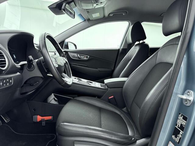 Hyundai Kona EV Fashion 64 kWh | Stoelverwarming | Parkeersensoren achter | Soh 96% | Navigatie |