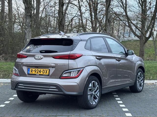 Hyundai Kona EV Fashion 64 kWh | 3-Fase OBC lader | Adaptieve cruisecontrol | Grootscherm Navigatie | Achteruitrijcamera | Apple Carplay & Android Auto | Head-up display |