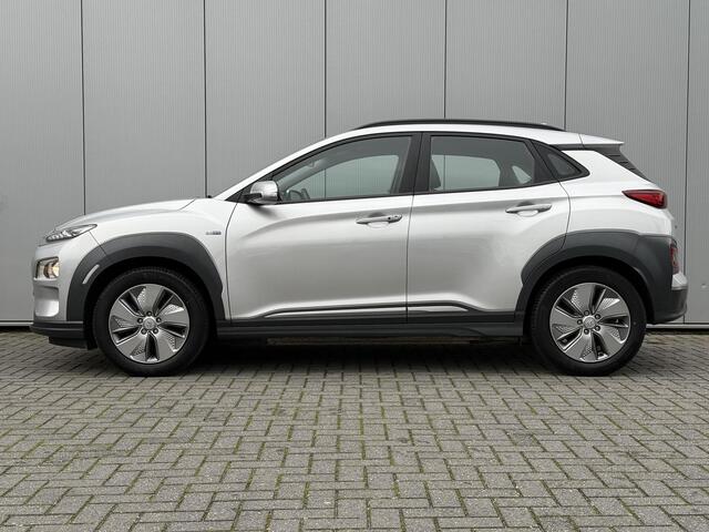 Hyundai Kona EV Comfort 64 kWh / Trekhaak 300KG / Navigatie / KRELL Audio / Adaptive Cruise Control / Climate Control / Achteruitrijcamera /