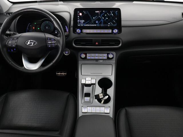 Hyundai Kona EV Fashion Design 64 kWh Two-Tone 400 km actieradius | ACCU 100% | Navigatie | Schuif-/Kanteldak | Leder |