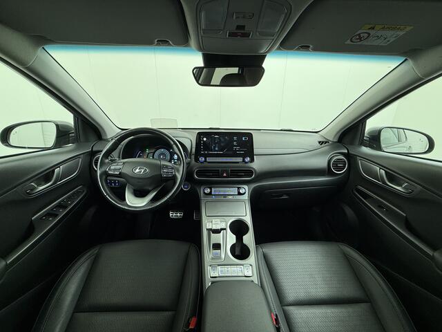 Hyundai Kona EV Premium 64kWh Leer SOH 100% Warmtepomp Krell®-Premium Audio Stoelverwarming+Koeling Camera Apple Carplay Android Auto Head-Up Display Stuurverwarming Elek.Stoelen Blind Spot Lane Assist VESS 1e Eigenaar Origineel Nederlandse Auto 45.000,-nieuw