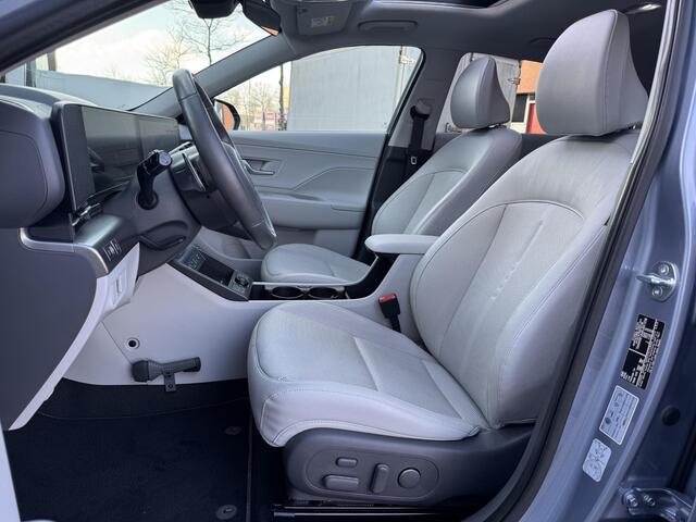 Hyundai Kona Electric Premium Sky 65.4 kWh SoH 99% NL-Auto + 1e Eigenaar, Meest Luxe Uitvoering!