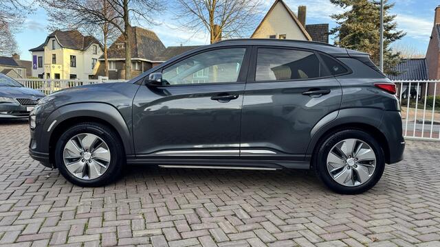 Hyundai Kona EV Fashion 39 kWh | Eerste eigenaar | BlueLink |