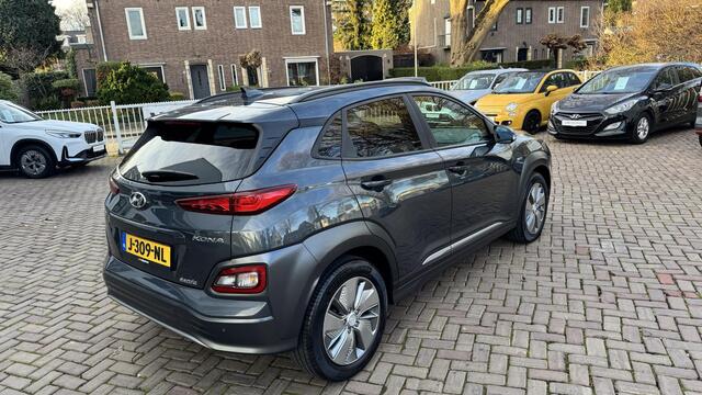 Hyundai Kona EV Fashion 39 kWh | Eerste eigenaar | BlueLink |