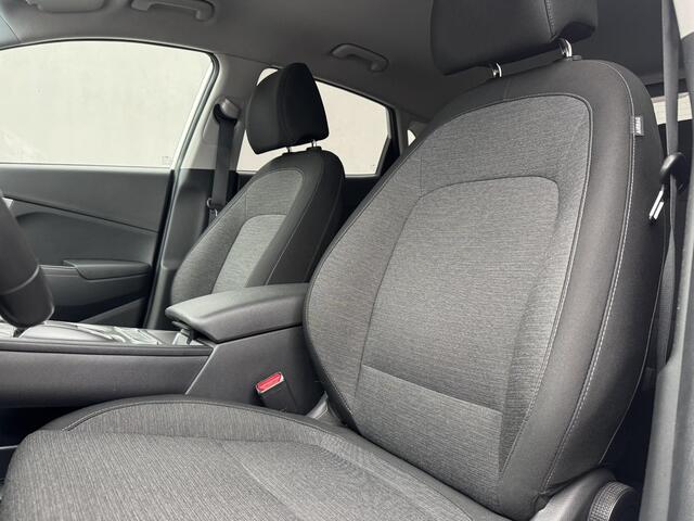 Hyundai Kona EV Fashion 64 kWh Automaat / Accu SoH 97,4% / HUD / Camera / Adaptieve Cruise / Apple Carplay & Android / DodeHoek Detectie / Krell Audio / Navigatie /