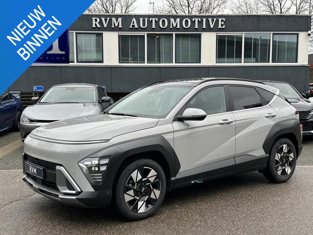 Hyundai Kona 1.6 GDI HEV Premium Sky VAN: 44.300,- VOOR: 35.877,- UW EINDEJAARSVOORDEEL: 8.413,- euro NIEUWE AUTO MET REGISTRATIE | VOLLE AUTO!