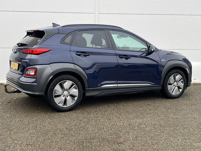 Hyundai Kona EV Limited 64 kWh / Trekhaak / Cruise control adaptief met Stop&Go en stuurhulp / Achterbank verwarmd /